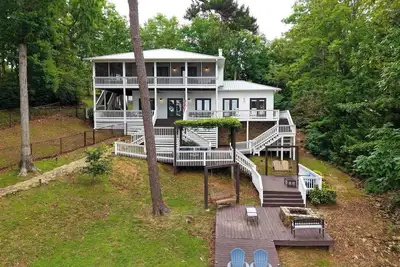 Image de Family. Porches. Pets. Smith Lake. \"Just Heavenly\"