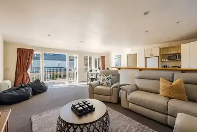 Image de Central Wanaka 3br Apartment – Walk to Lake & Town