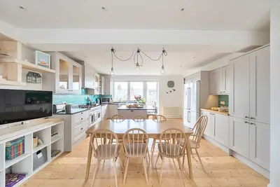 Image de Puffins Rest - in Swanage sleeps 8 guests  in 4 bedrooms