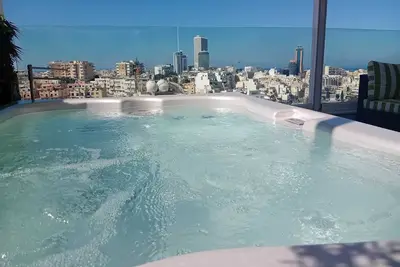 Image de Luxury Penthouse w/Large Terrace& Heated Jacuzzi