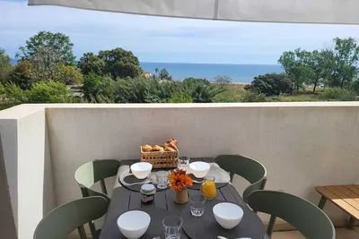 Image de T2 pour 4 pers - vue mer - plage à pied - piscine