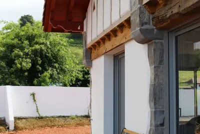 Image de Ferme basque du XVIIIe entièrement rénovée, au calme avec vue collines
