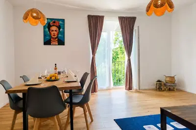 Image de Modern 3-Bedroom Apartment near Belvedere and Main Station