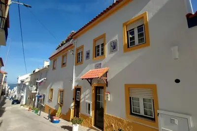 Image de Traditional beach house featuring Portuguese handicrafts