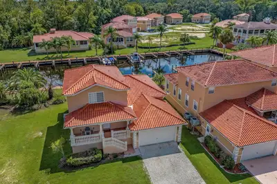 Image de Terrific waterfront 5-bedroom house with dock and private boat ramp in Homosassa
