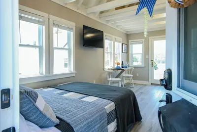 Image de Coastal Bunkie Retreat | Near Halifax | Sauna Access | Private Beach