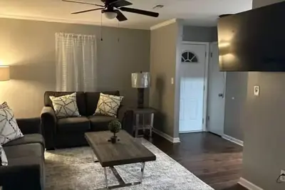 Image de Evans 1 King 2 Queen 3bedroom 2 ba Wifi Free