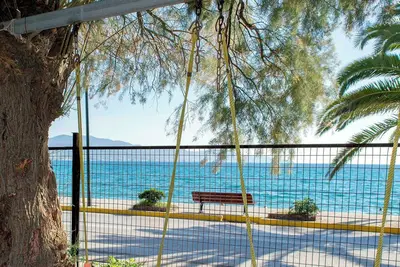 Image de Traditional sea front villa, close to reasturants & cafes With garden & sea view