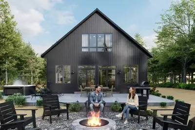 Image de Cozy Lakefront Retreat | Sauna, Hot Tub & Ski