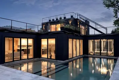 Image de Enjoy Your Own Private Pool and Backyard Oasis in Windsor