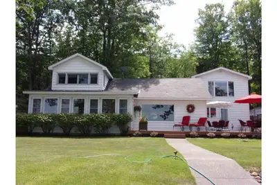 Image de Beautiful 4-bed waterfront Lake House on Higgins Lake, perfect family getaway!