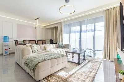 Image de Family-Friendly Haven with Amenities|Stunning Views| 5-Min Walk to Shopping Mall
