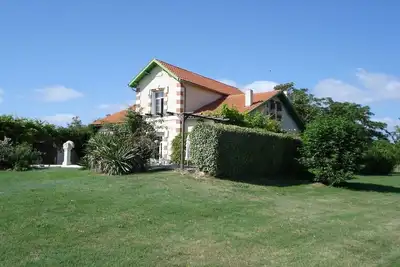 Image de Chalet à Barzan avec piscine