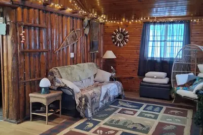 Image de Cozy 3 Bedroom Cabin by the lake