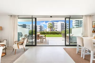 Image de Higuerón West Alicia | Appartement moderne avec vue sur le jardin et la piscine