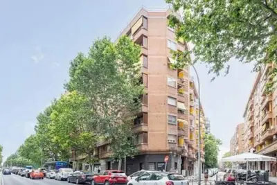 Image de Stylish 120 m² Duplex Near Atocha Station – Sleeps 8, A/C & Fast WiFi