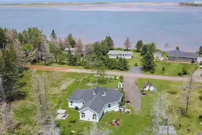 Image de Relaxing North Shore Getaway Minutes from National Park Beaches
