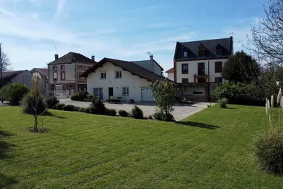 Image de Grand gîte indépendant / maison de famille de 4 chambres pour 12 personnes.