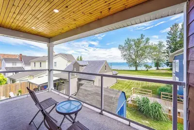 Image de Steps to the Beach + Lakeviews + HotTub + Elevator