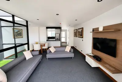 Image de Spacious 3-Bedroom Apartment in Miraflores | Fast WiFi | Parking | Near Ocean View