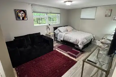 Image de Cozy 1 bedroom apt! Prime location! King & Full bed! Sleeps 4! 2 smart TVs!