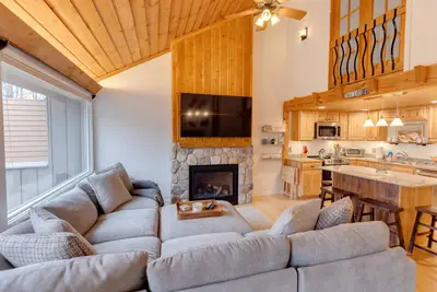 Image de Cozy Mountain Condo at the Village of Loon!