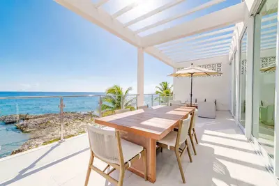 Image de Oceanfront Condo: Pool, Hot Tub & Balcony Views