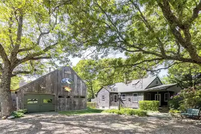Image de Charming Martha's Vineyard Cottage Minutes from the Beach