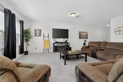 Image de Blue Yard Homes • 4br Near Jbsa Randolph • Hot Tub & Ps5