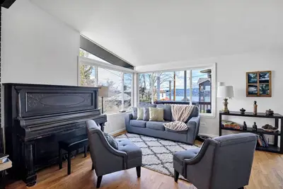 Seattle Skyline & Lake Retreat | 3Bd/3Ba