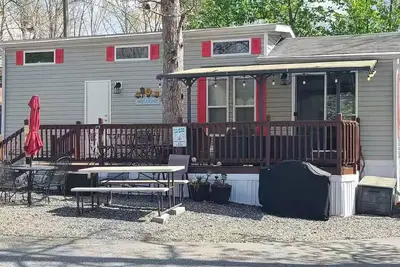 Image de Tiny Home-Cabin near Helen Ga. Lake/Beach/Pools/Playgrounds/Diner/Putt Putt/Sauna