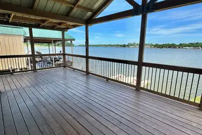 Image de Hide Away on Lake Conroe- Waterfront