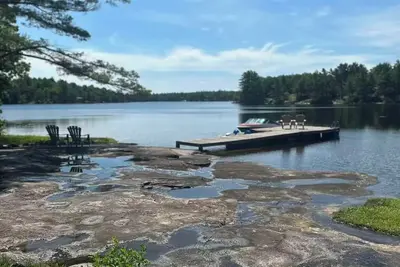 Image de Calm Tea Lake Waterfront | Swim, Relax & Explore