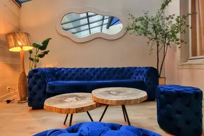 Image de Luxury apartment with a veranda, city center