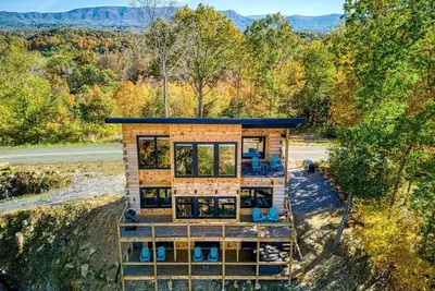 Image de Stunning Lakefront Cabin with Hot Tub and Pool Table on Douglas Lake in Dandridge, Tennessee