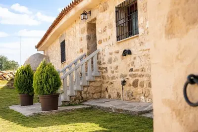 Image de Las Muelas de Valdefresno. Enjoy a peaceful retreat surrounded by nature.