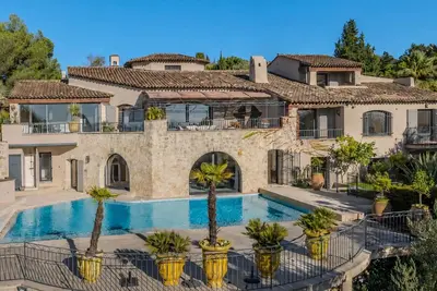 Image de Maison en location saisonnière de 550m2 sur Mougins