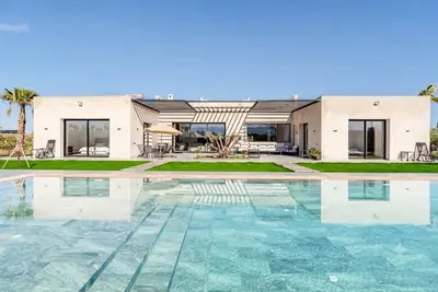 Image de Villa de luxe avec piscine privée et vue panoramique sur l’Atlas, Marrakech