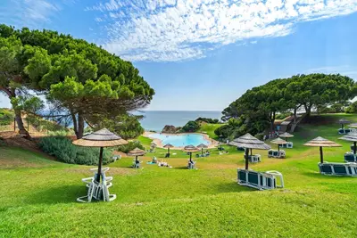 Image de Prainha Alvor – Villa confortable avec vue mer, piscines et accès plage