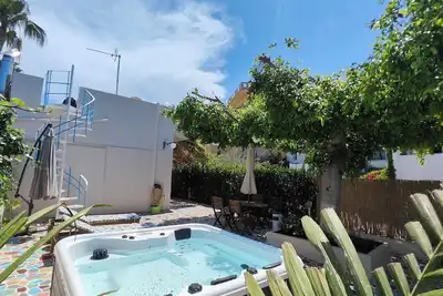 Image de Lovely 2-bedroom for up to 5 person house with Ac and jacuzzi in beautiful Malia