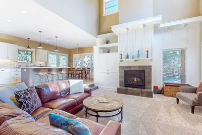 Image de River Wild at Mt Bachelor Village - Hot Tub + Pool