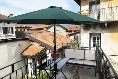 Image de 300 m from the lake: an entire house with a private parking space and terrace