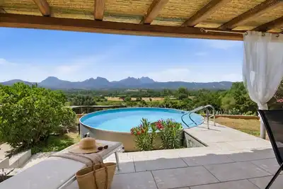 Image de Maison de vacances privée avec piscine privée, climatisation, Tv, patio, vue panoramique