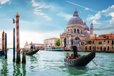 Image de Waterfront Venetian Apartment with Canal Views Near Basilica della Salute