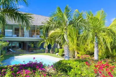 Image de The Bay Lounge – Villa en Bord de Mer avec Piscine sur une Presqu'île ⭐
