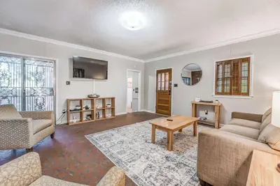 Image de Near the Airport and Graceland! Holmesdale Hideout