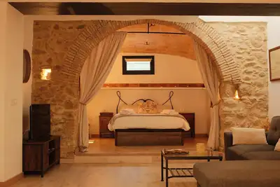 Image de Can Joan Loft - A romantic loft with a medieval arch on the Costa Brava