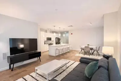 Image de The Lumen | Luxury 2br/2ba | Private Turf Balcony