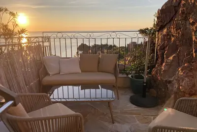 Image de JdV Holidays Maison Saponaire - sea views and walking to beach & restaurants