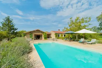Image de Maison Tauzia - Quatre Chambres Villa, Couchages 8